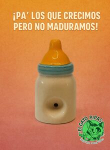 pipa de cerámica artesanal, pipa biberón, pipa divertida, el gato pipas, pipa hecha a mano, cerámica para fumar, pipas colombianas, cerámica El Carmen de Viboral.