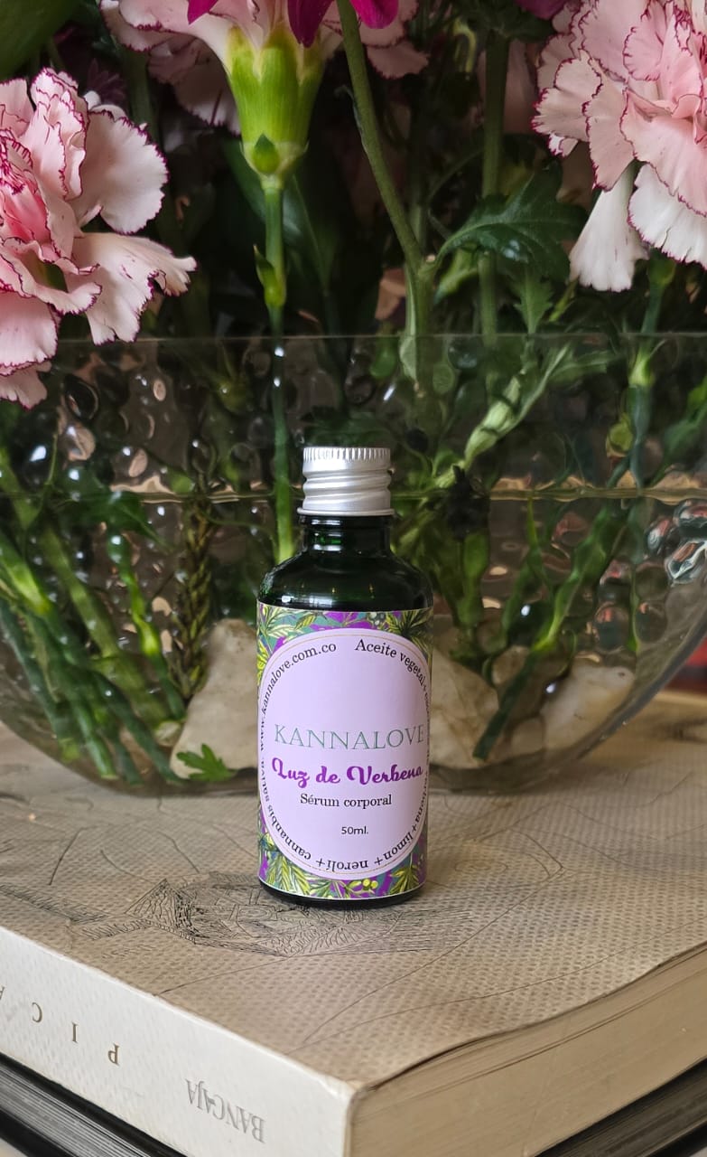 Aceite corporal natural infusionado en flor de CBD y verbena, elaborado artesanalmente por Kannalove.
