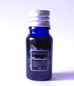 Aceite botánico Kannalove para pestañas y cejas con cannabis en frasco de vidrio